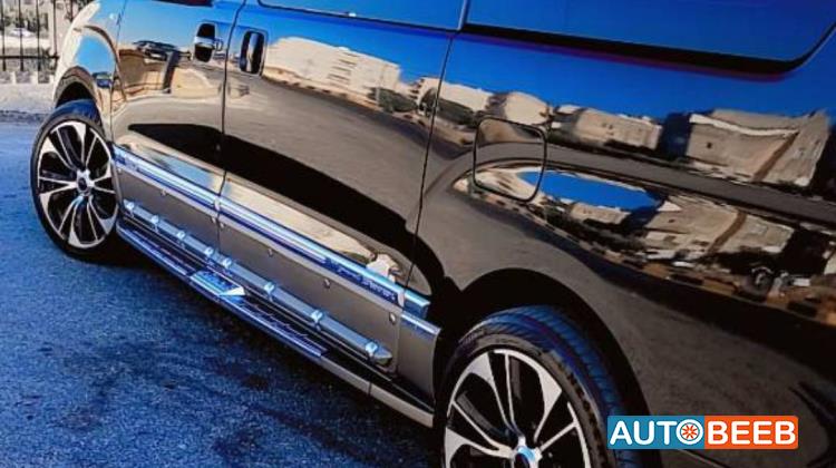 Minibus Hyundai 2016