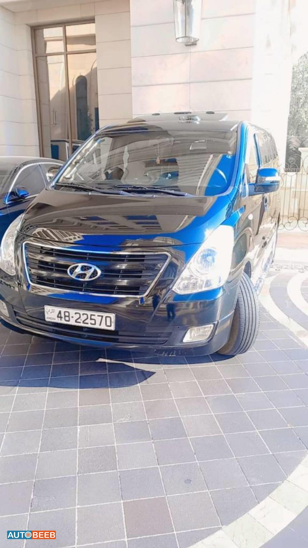 Minibus Hyundai 2016