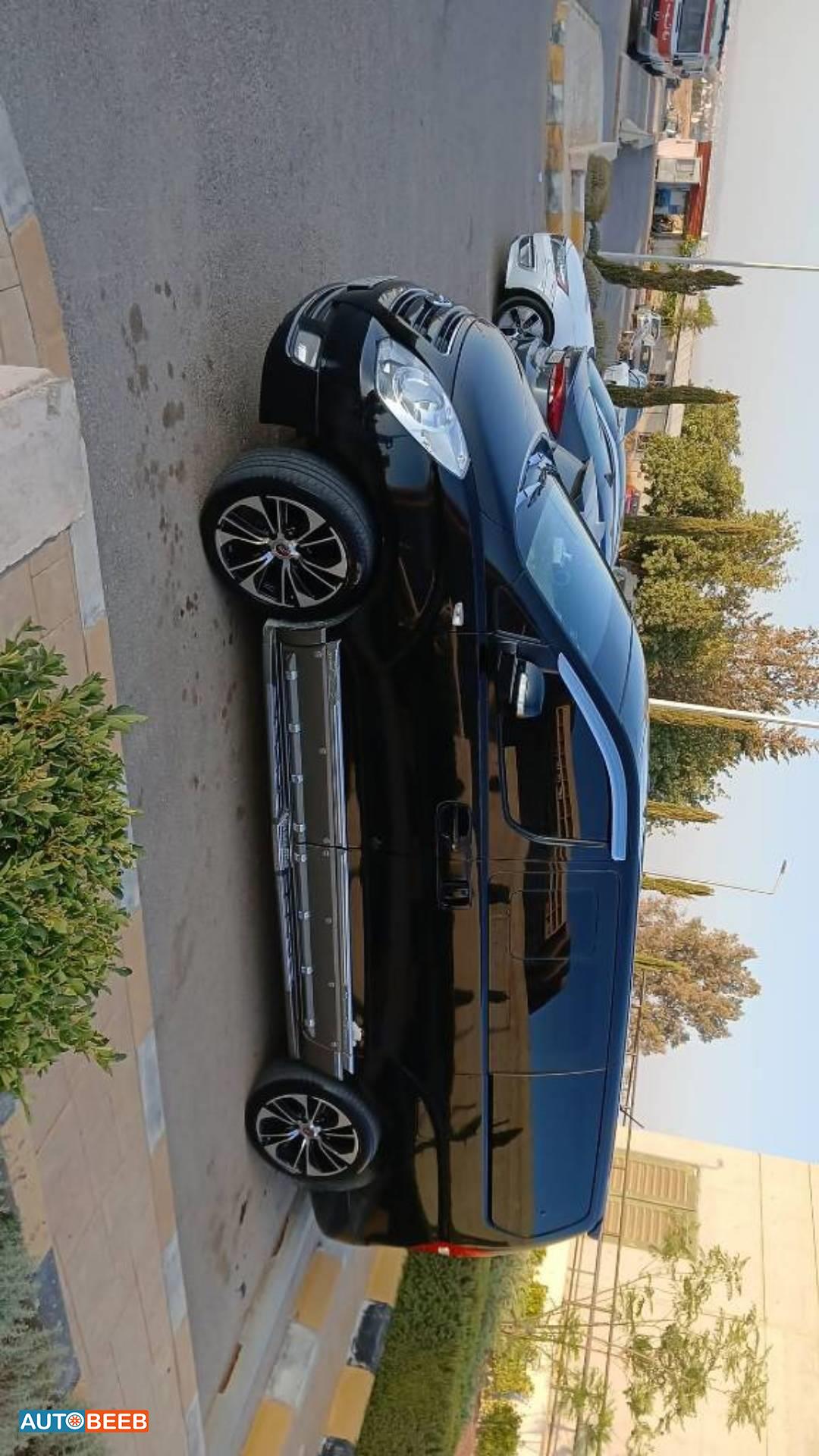 Minibus Hyundai 2016