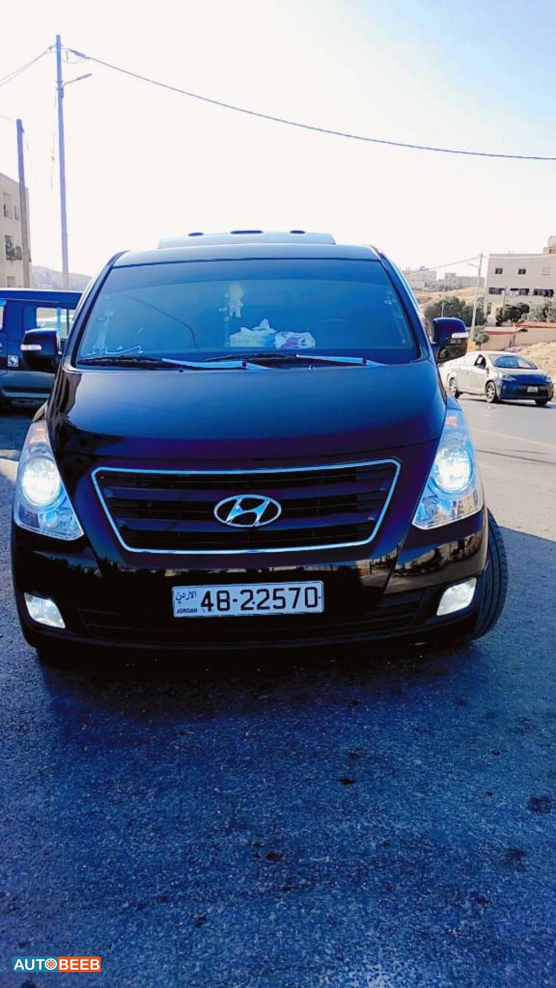 Minibus Hyundai 2016