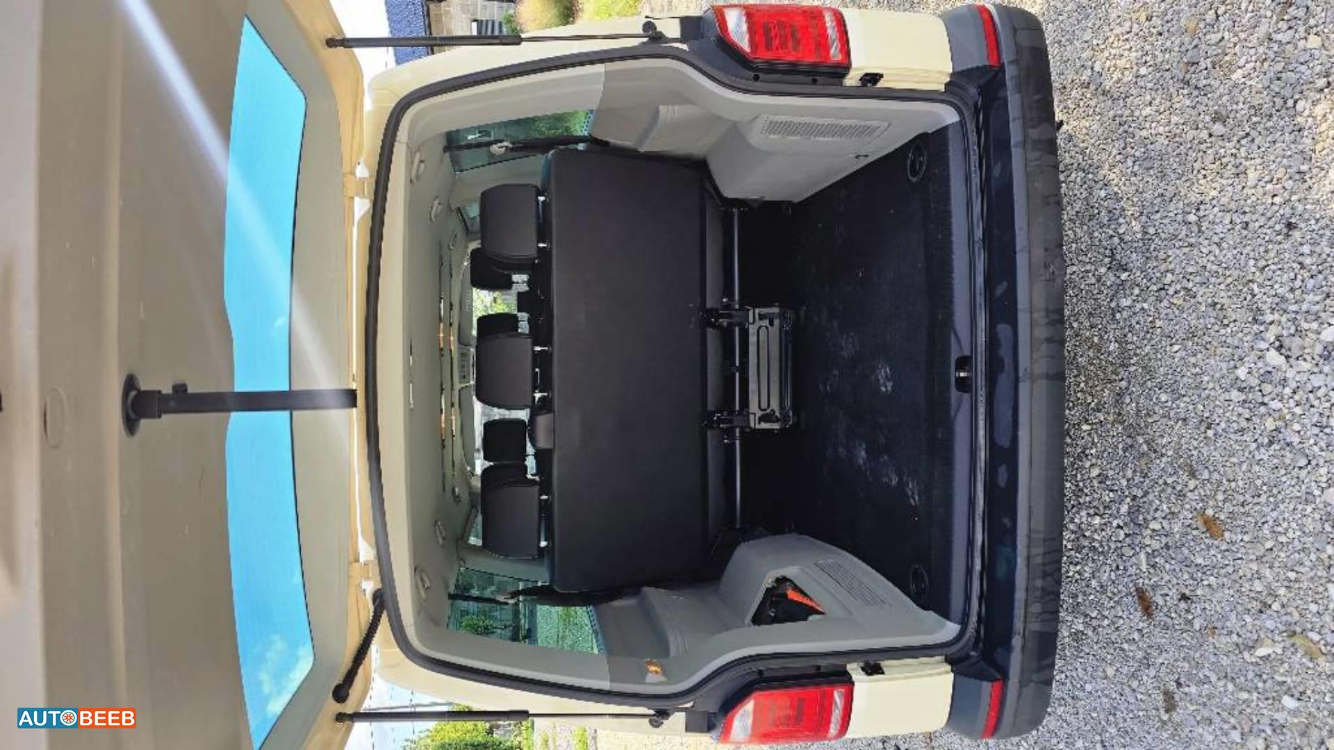 Volkswagen Caravelle 2016