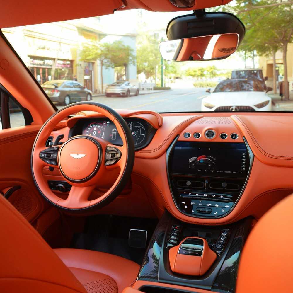 استون مارتن دي بي اس 2022