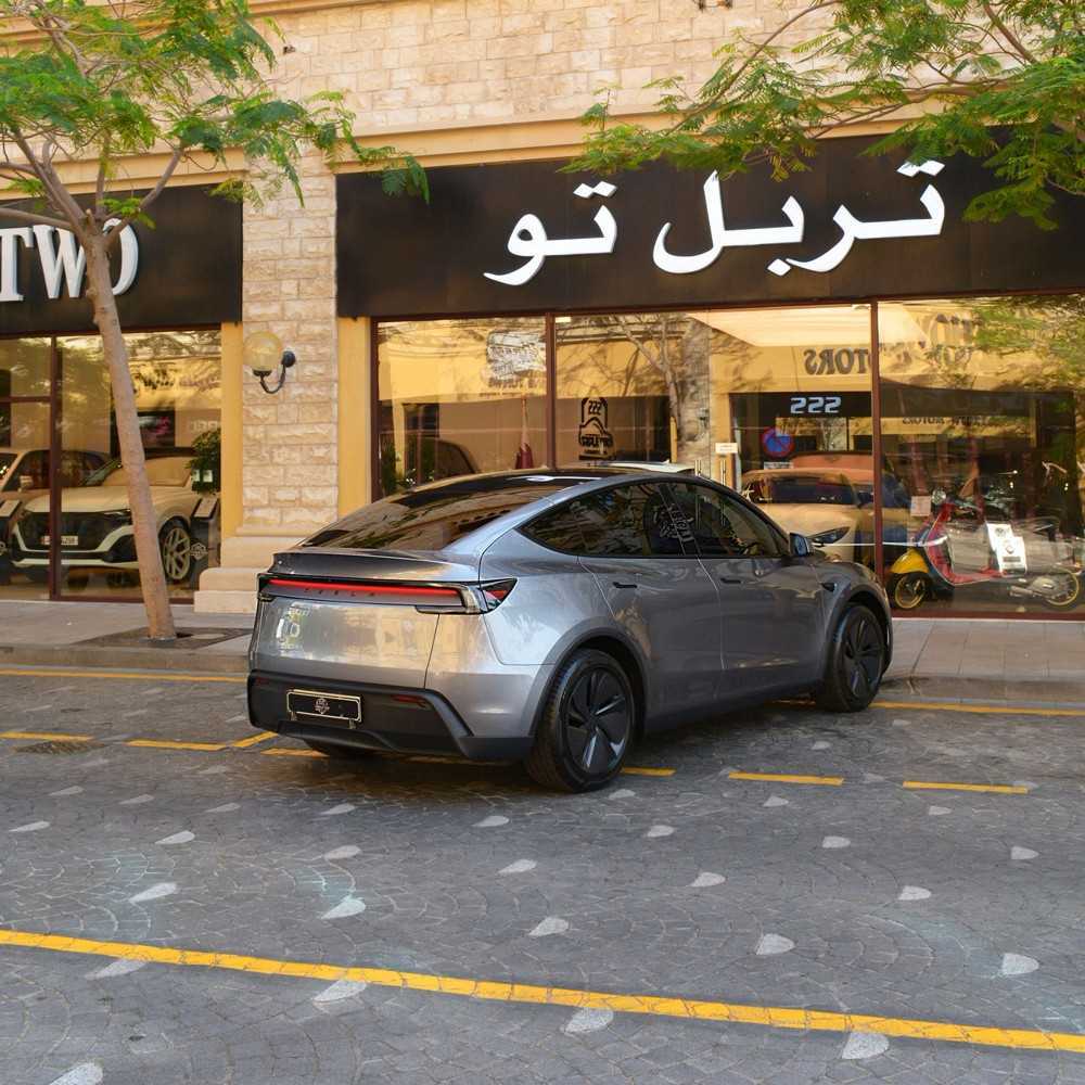 تيسلا Y 2025