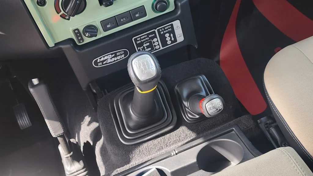 Land Rover Defender 2016