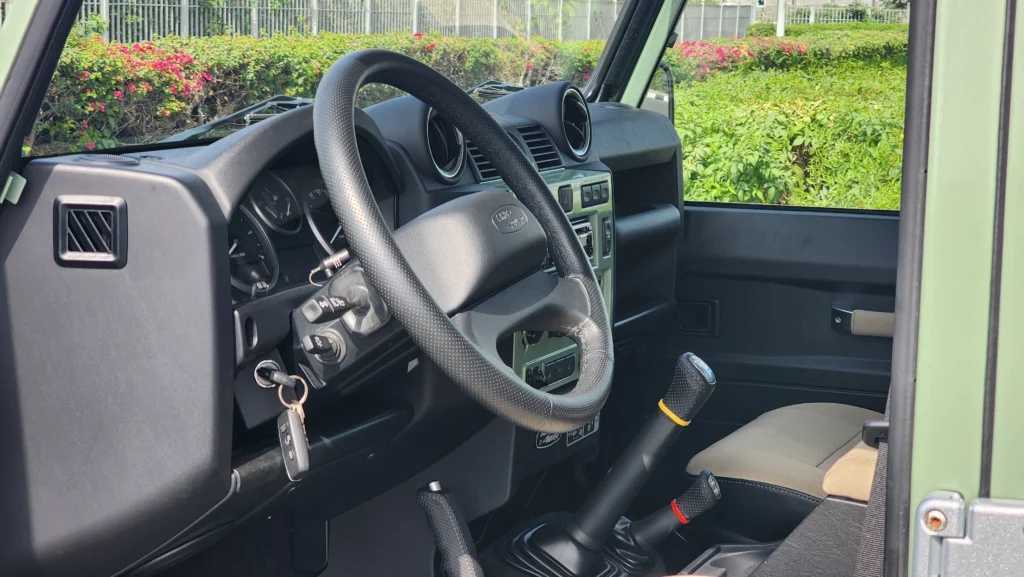 Land Rover Defender 2016