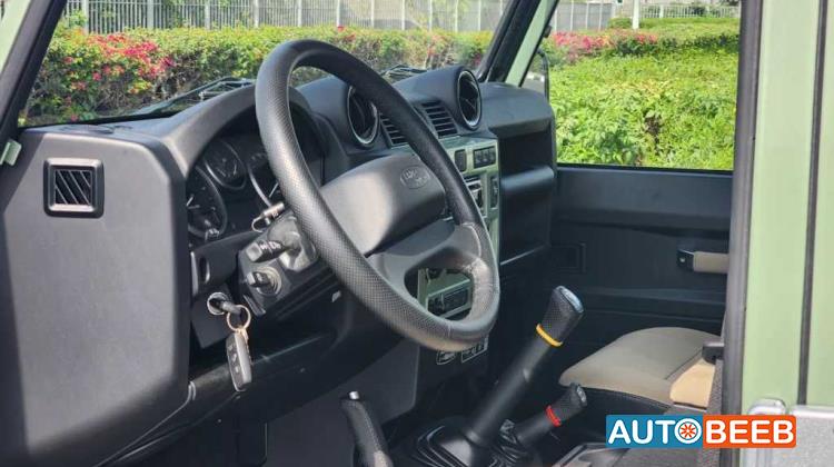 Land Rover Defender 2016