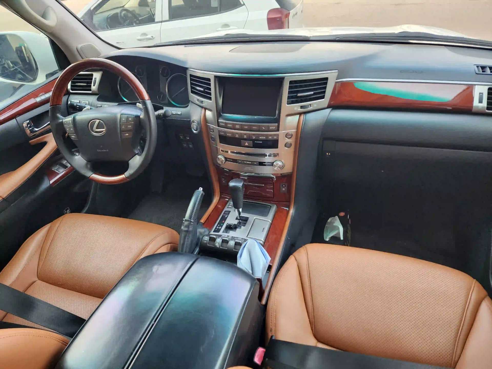Lexus LX570 2012