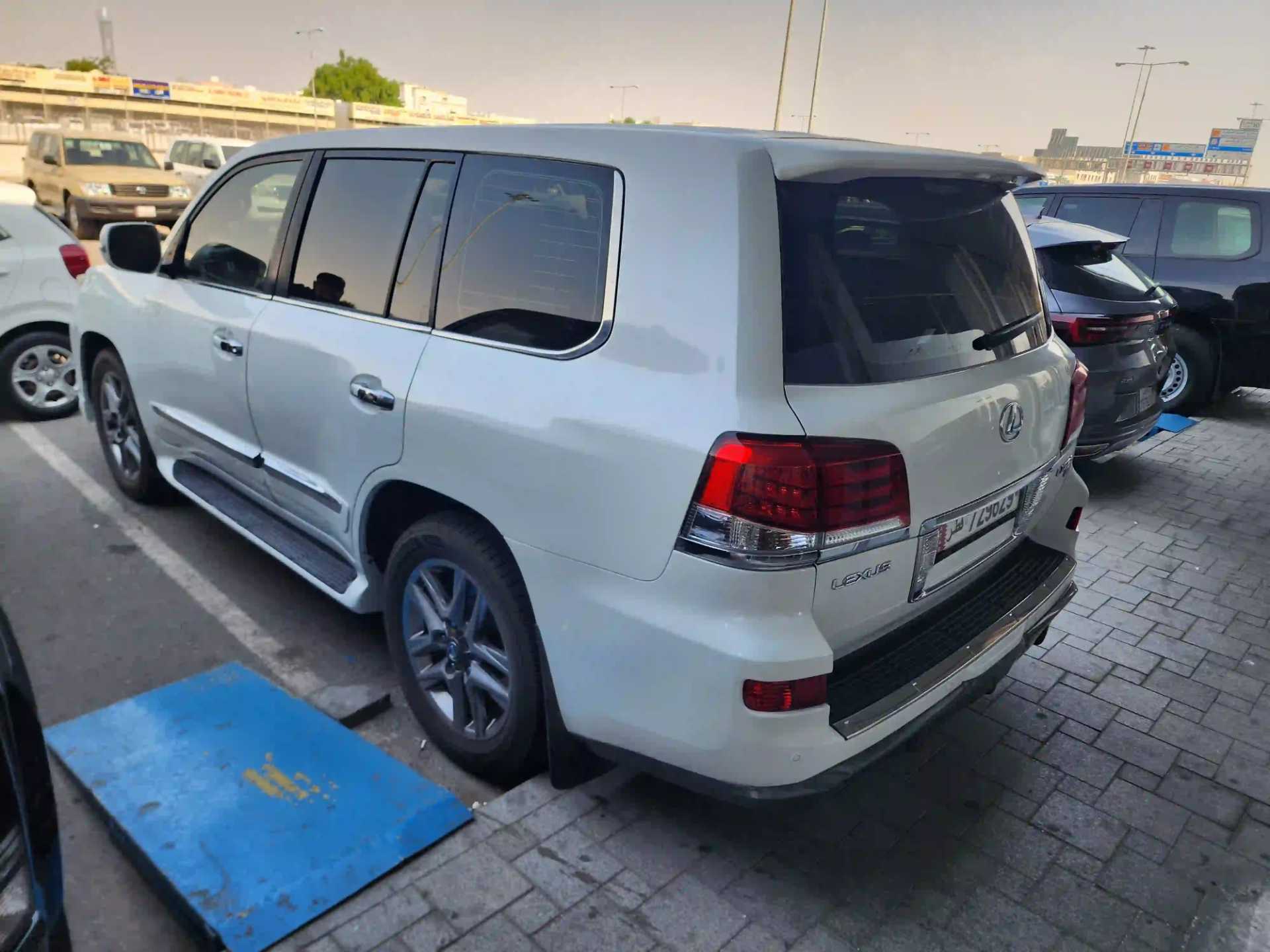 Lexus LX570 2012