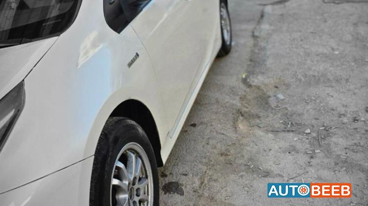 تويوتا بريوس 2017