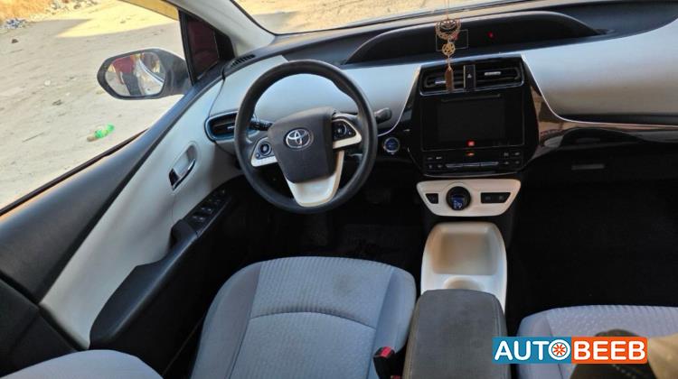 تويوتا بريوس 2017