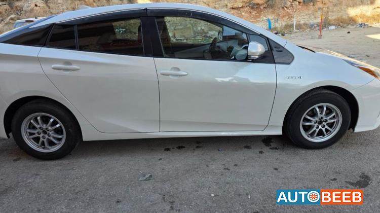 تويوتا بريوس 2017