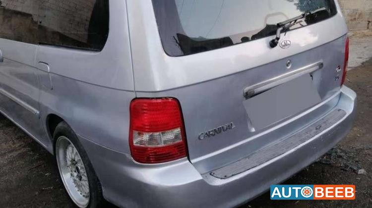 كيا كرنفال 2002