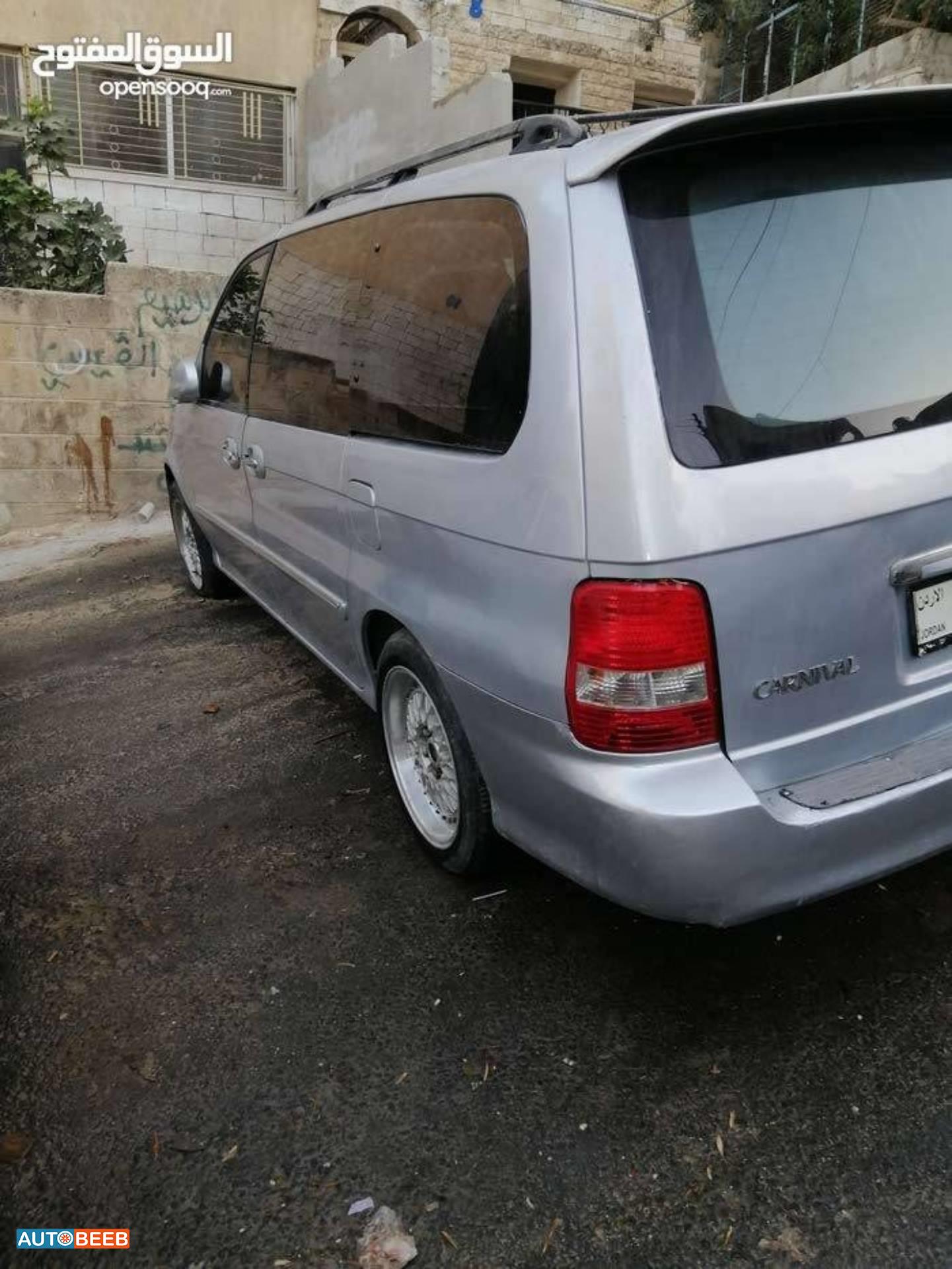 كيا كرنفال 2002