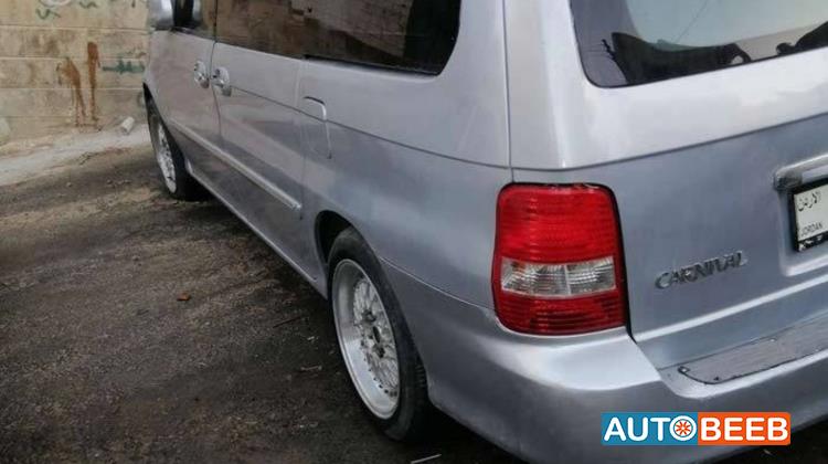 كيا كرنفال 2002