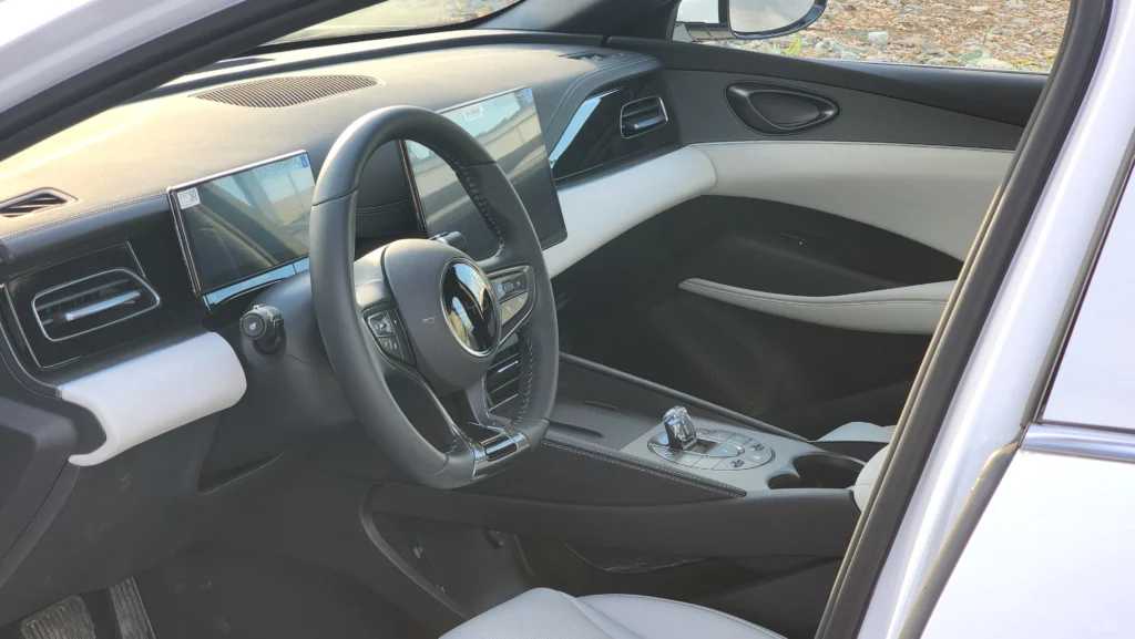 بي واي دي سيل 2024