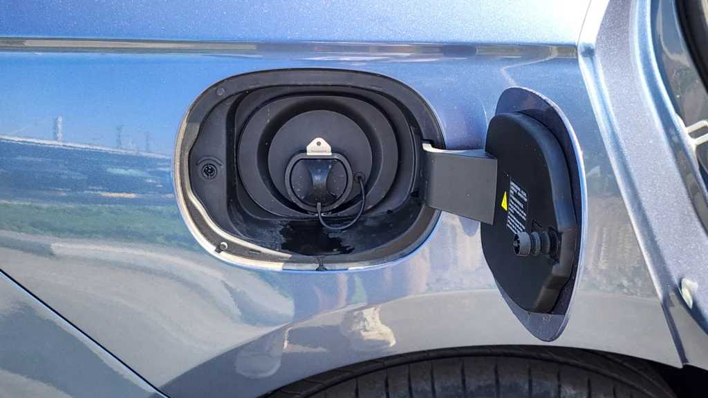 بي واي دي سيل 2024