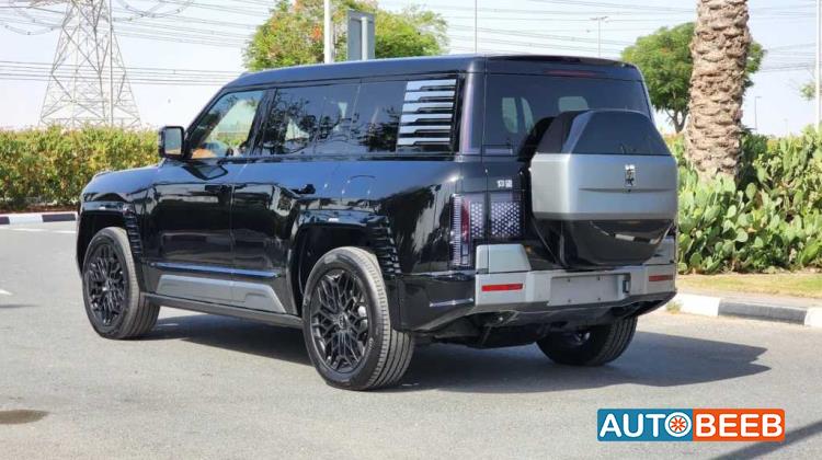 BYD Yangwang U8 2024