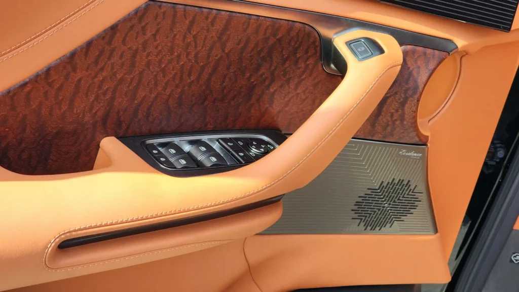 BYD Yangwang U8 2024