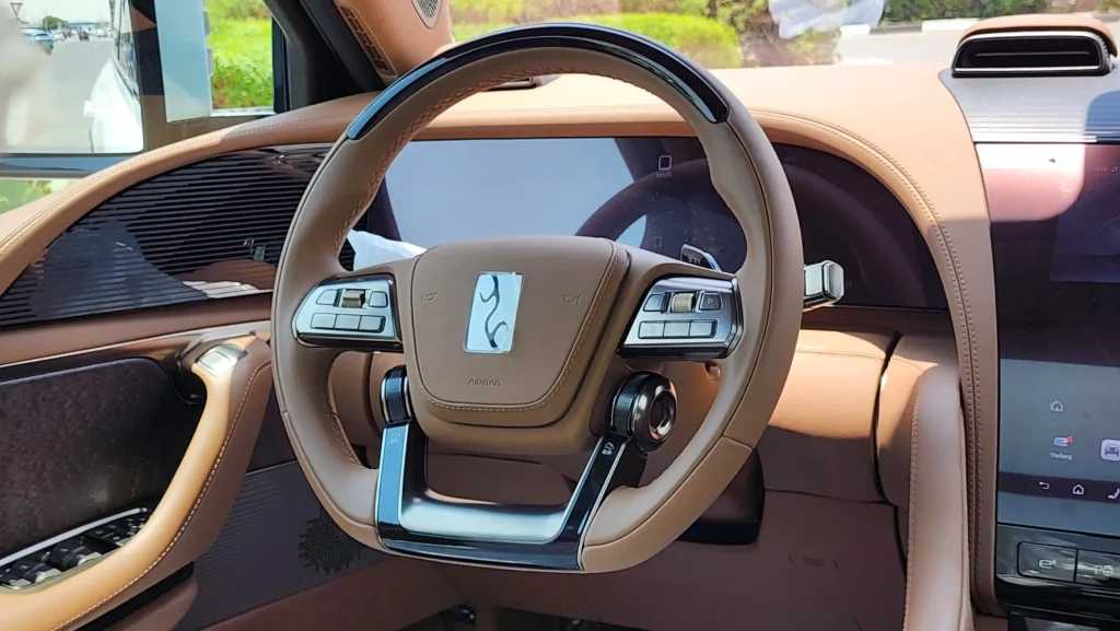 BYD Yangwang U8 2024