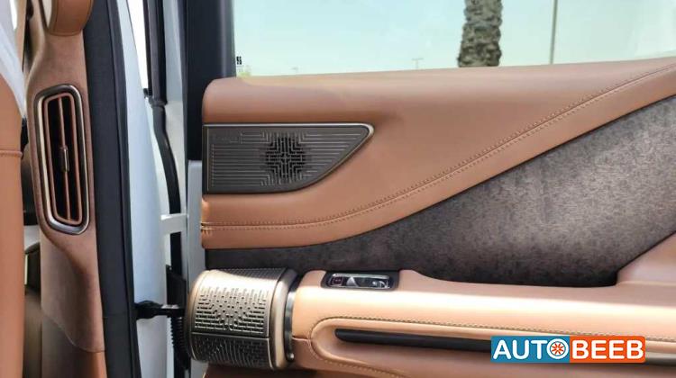 BYD Yangwang U8 2024