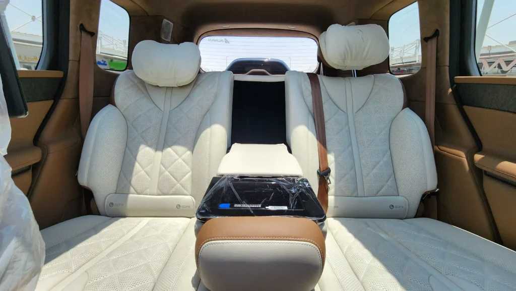 BYD Yangwang U8 2024