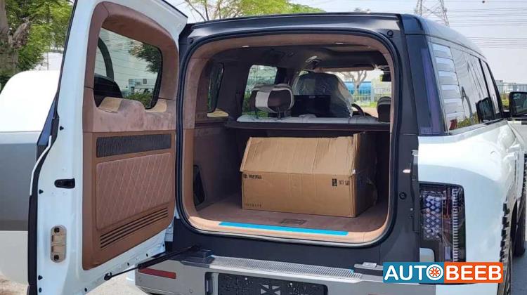 BYD Yangwang U8 2024