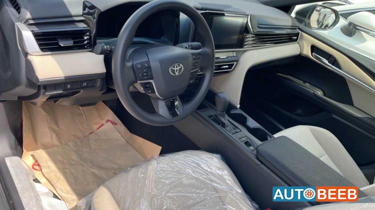 Toyota Camry 2025