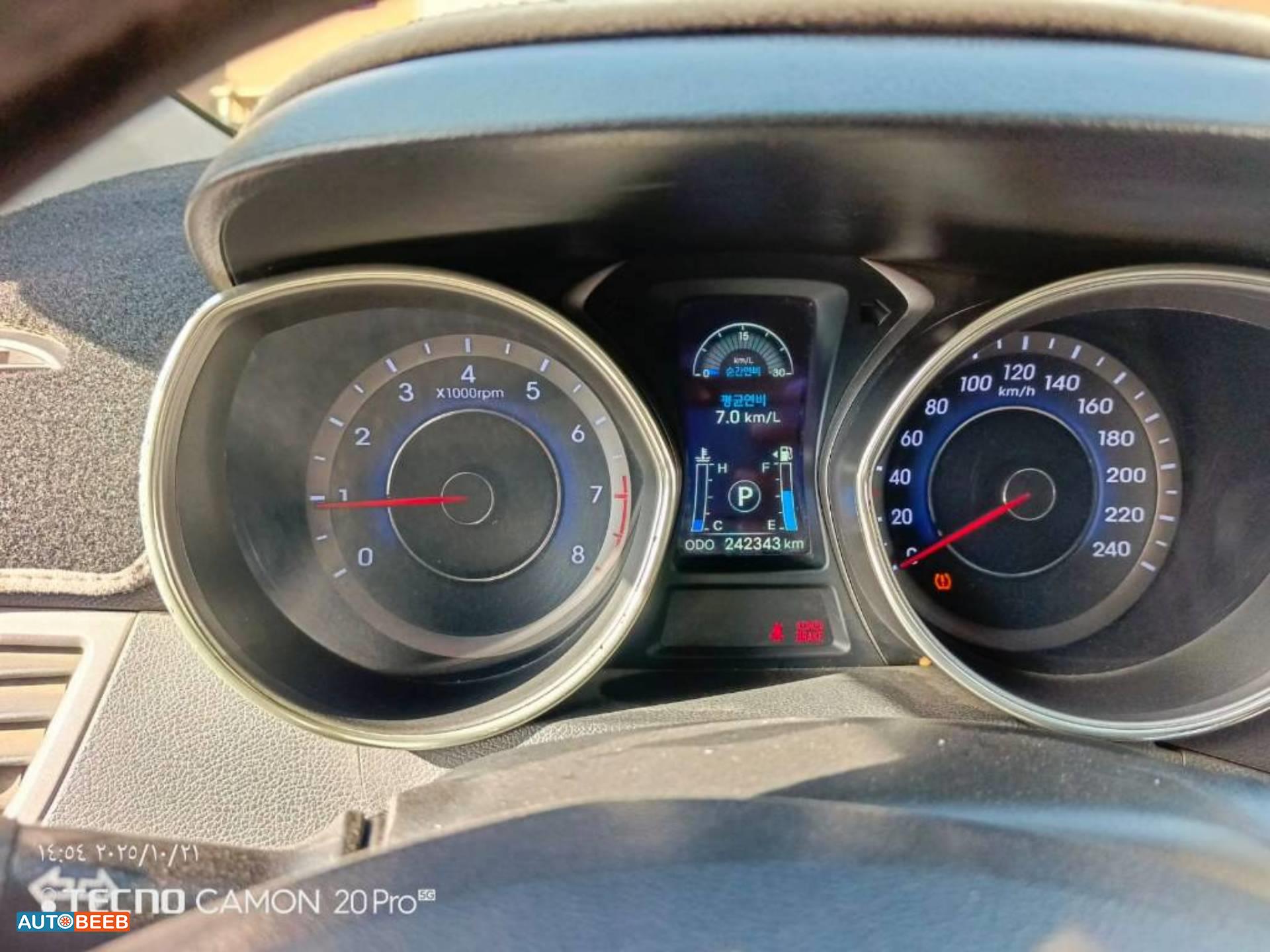 هيونداي افانتي 2012