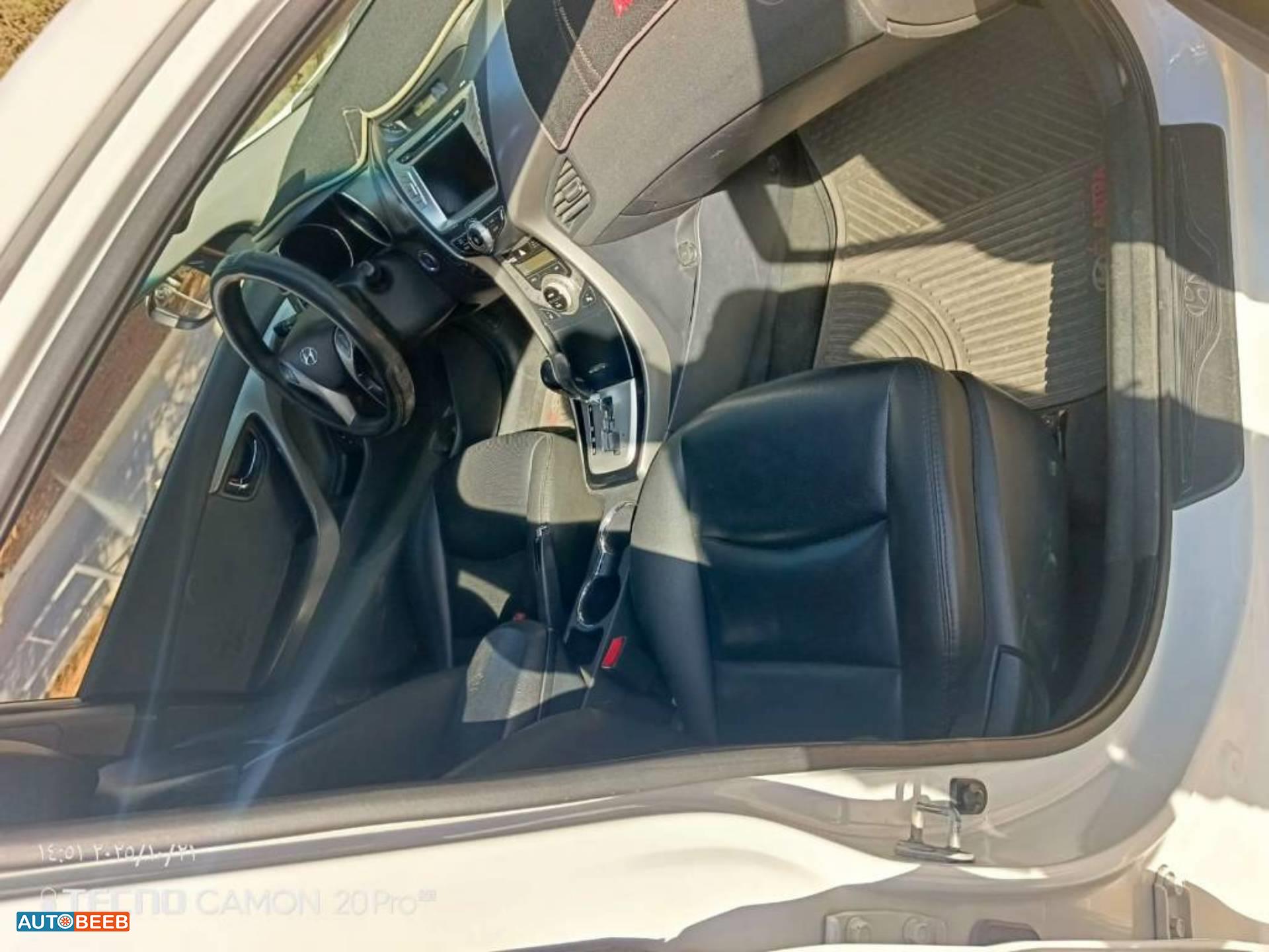 هيونداي افانتي 2012