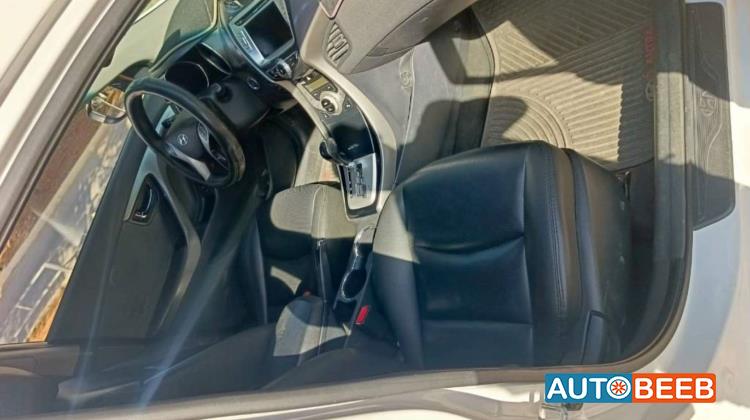 هيونداي افانتي 2012