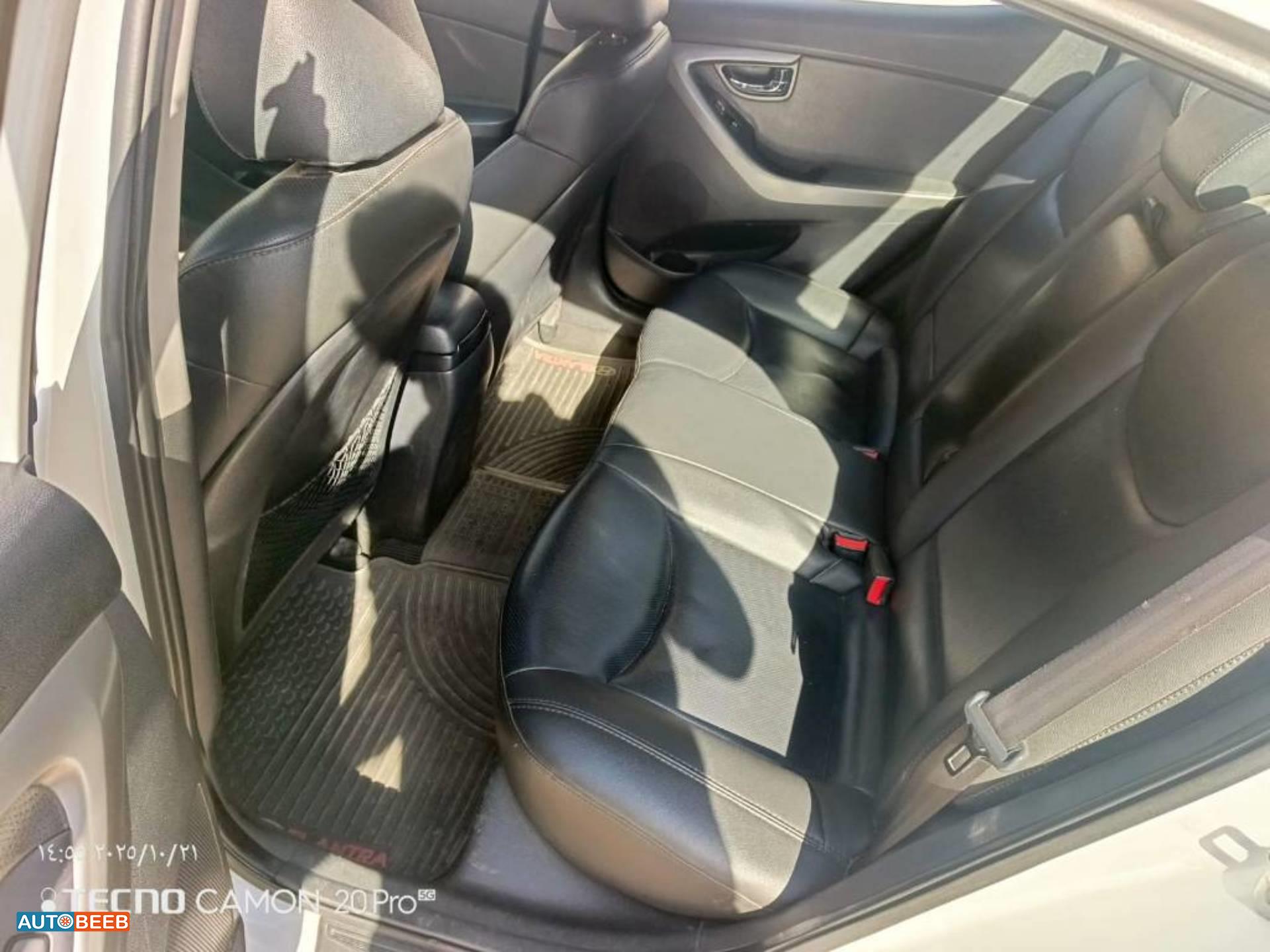 هيونداي افانتي 2012