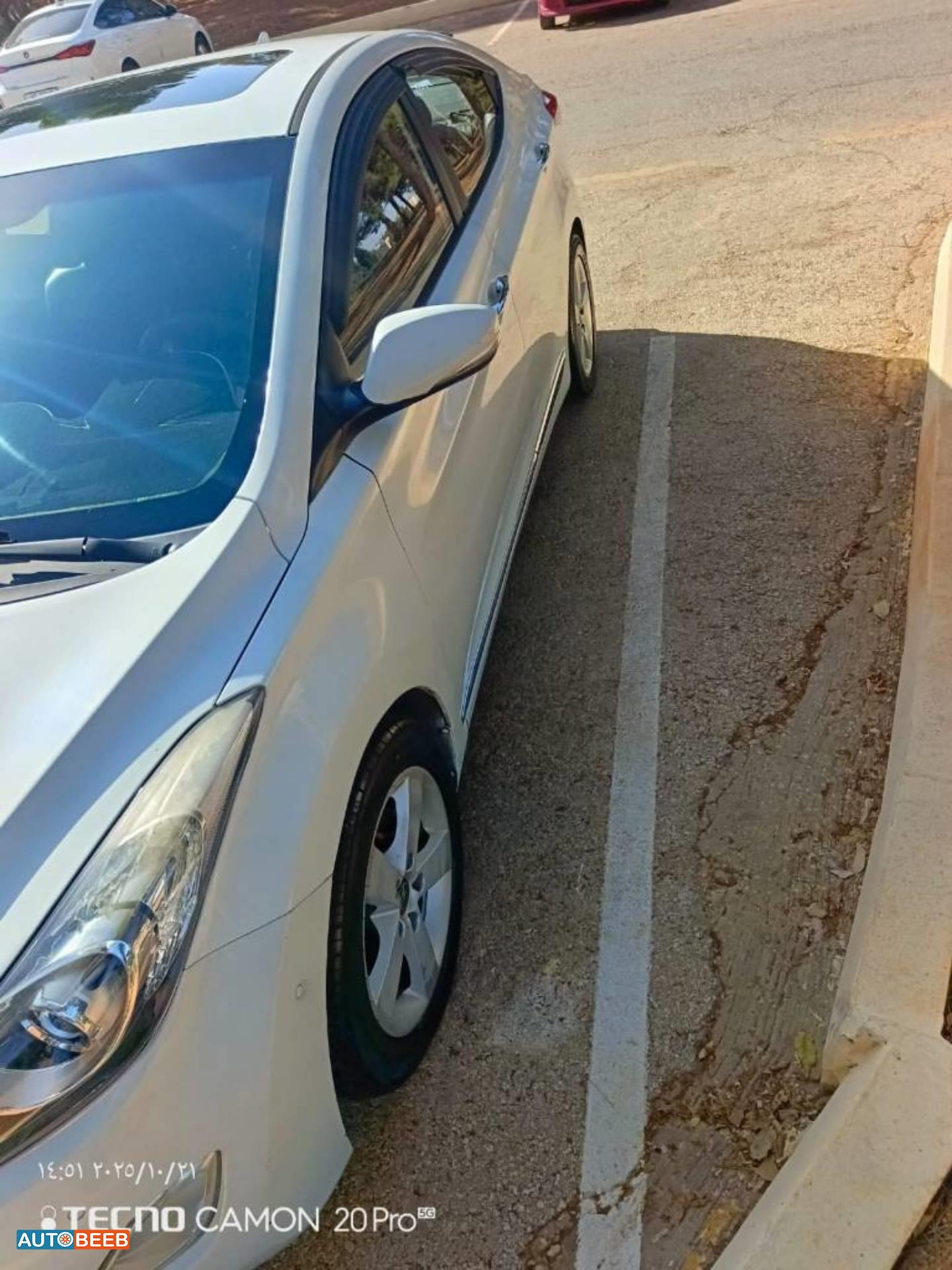 هيونداي افانتي 2012