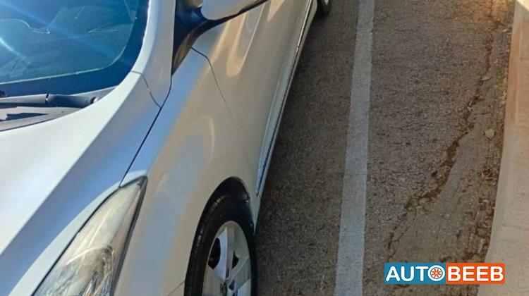 هيونداي افانتي 2012