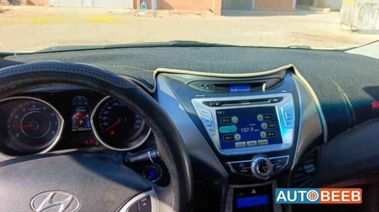 هيونداي افانتي 2012