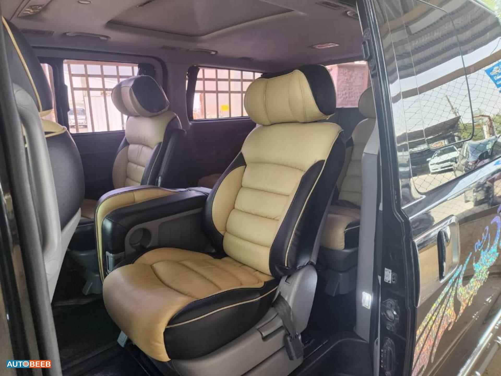 Minibus Hyundai 2015