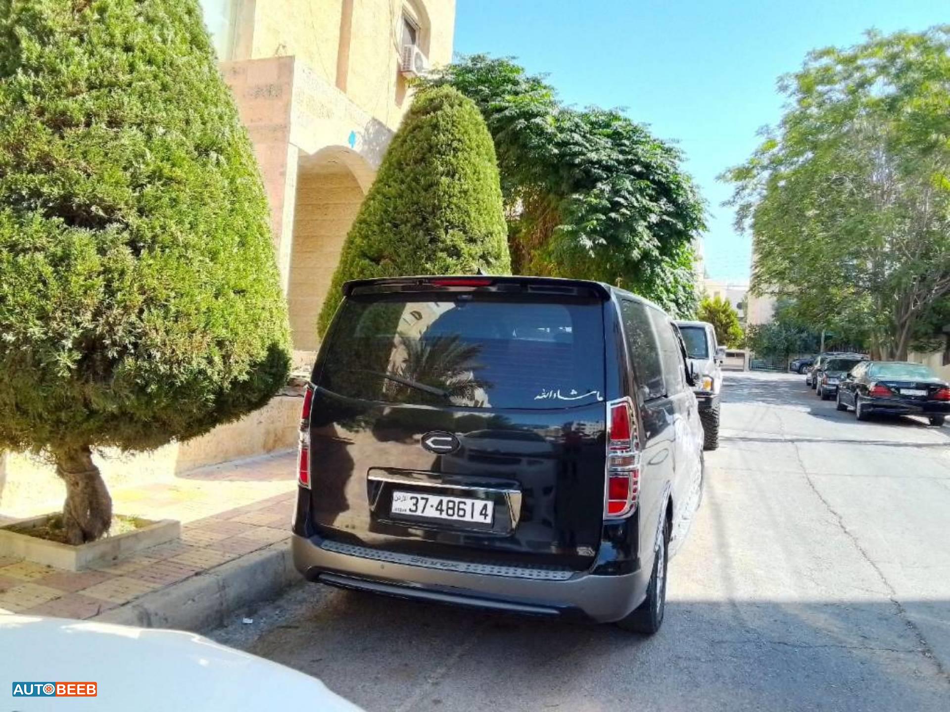 Minibus Hyundai 2015