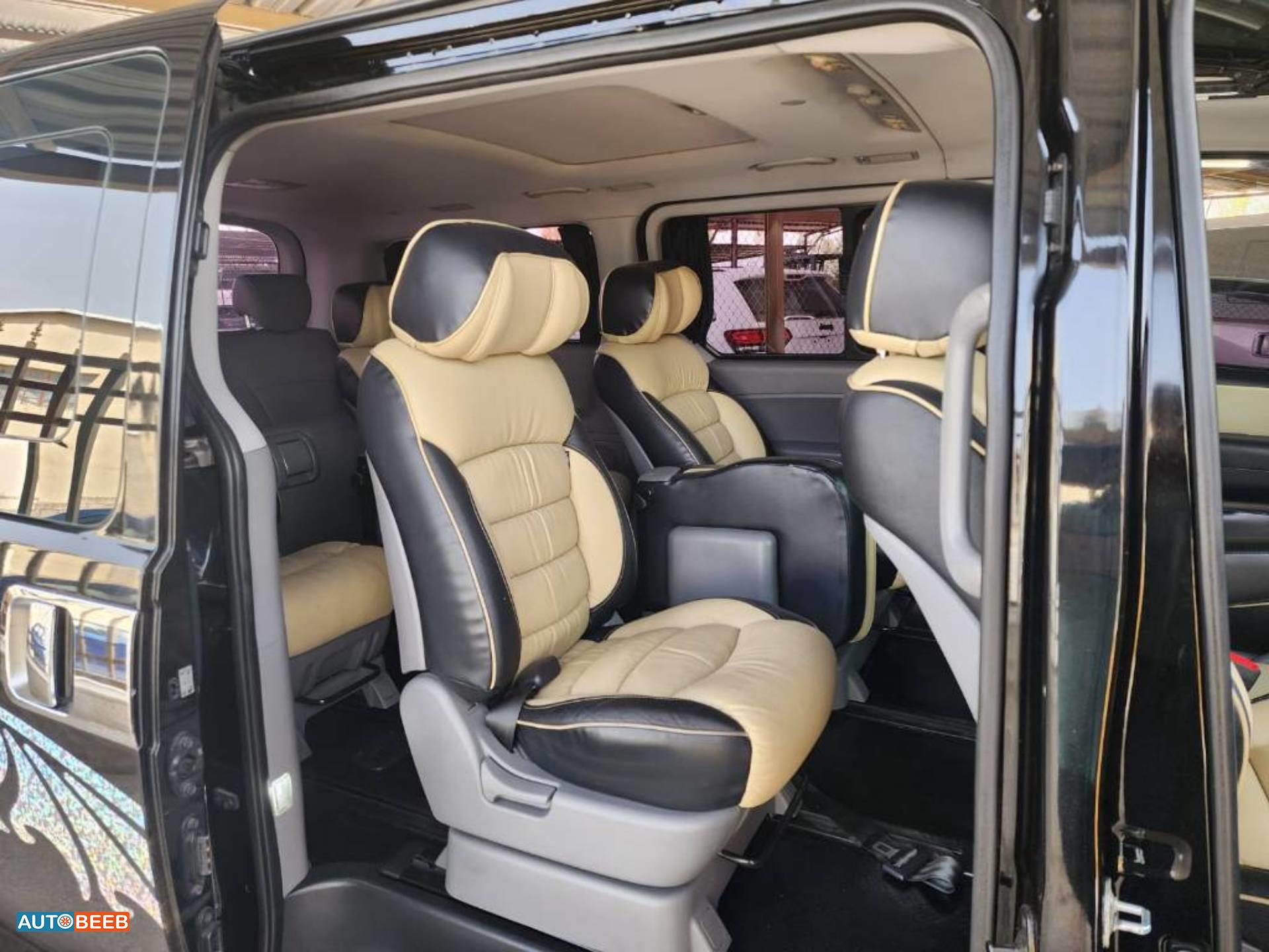 Minibus Hyundai 2015