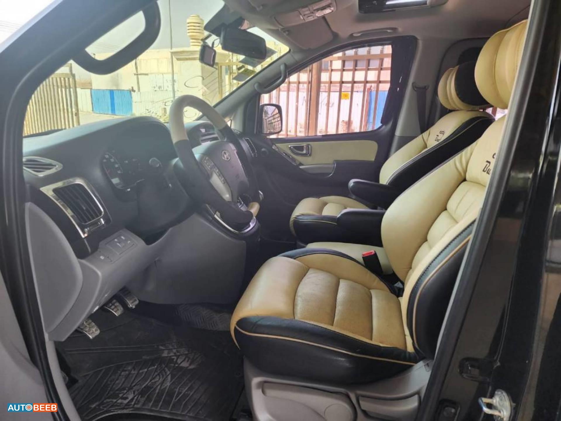 Minibus Hyundai 2015