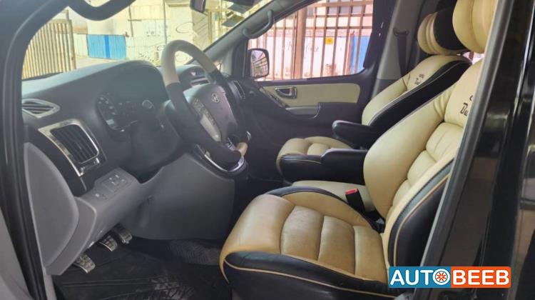 Minibus Hyundai 2015