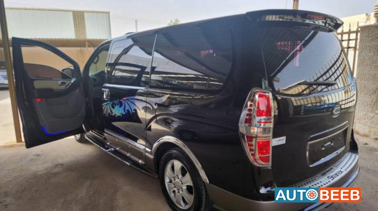 Minibus Hyundai 2015