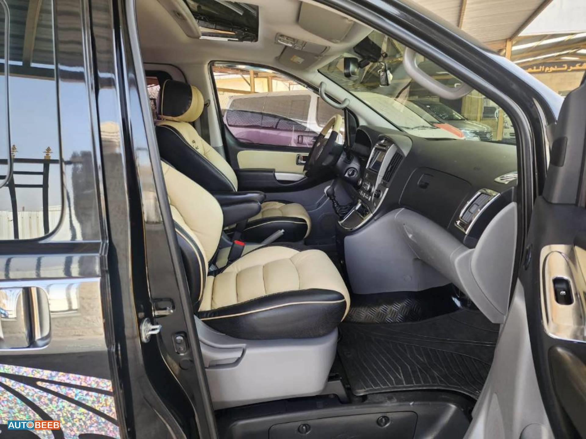 Minibus Hyundai 2015