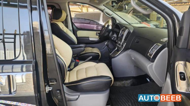 Minibus Hyundai 2015