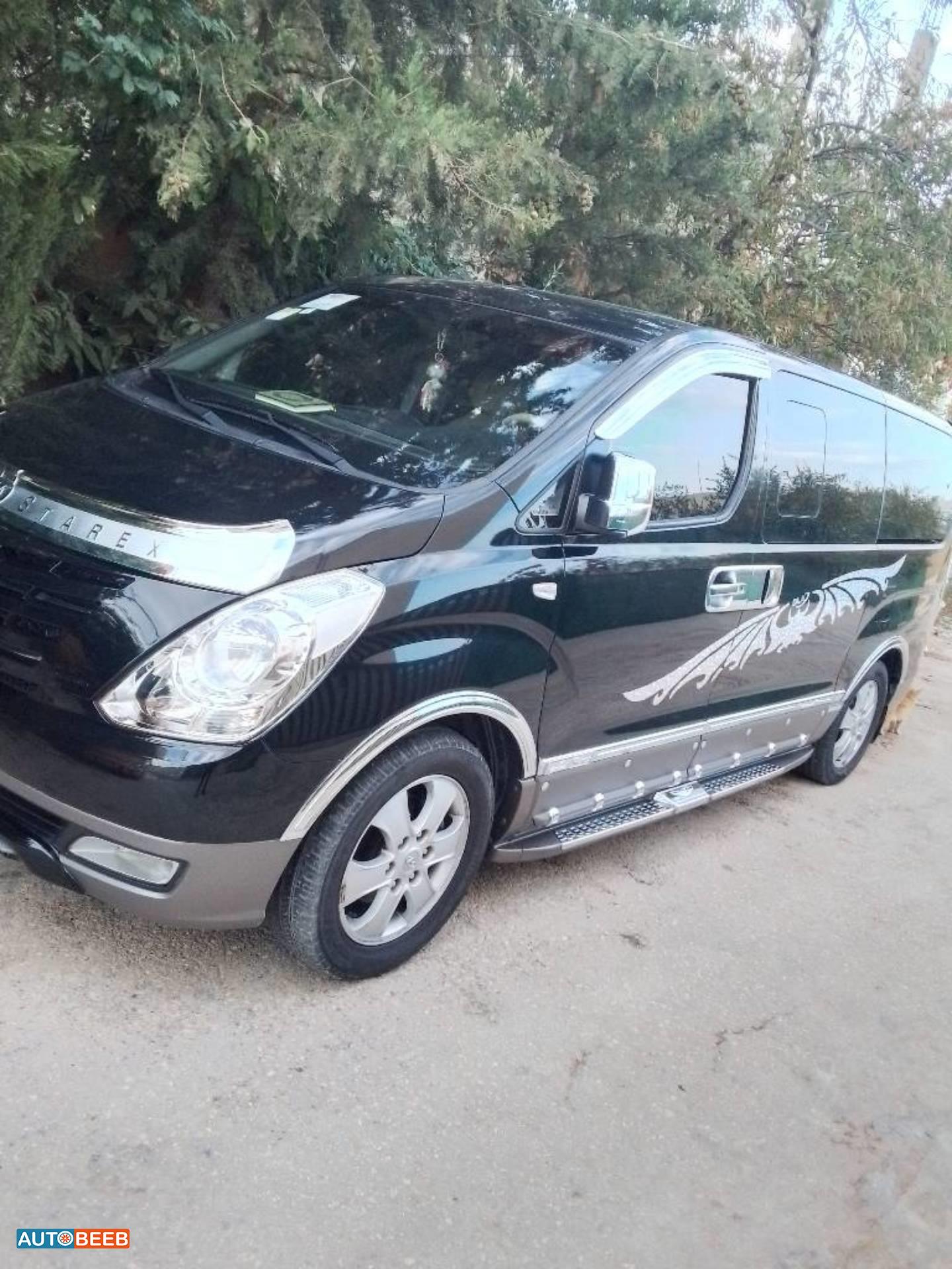 Minibus Hyundai 2015