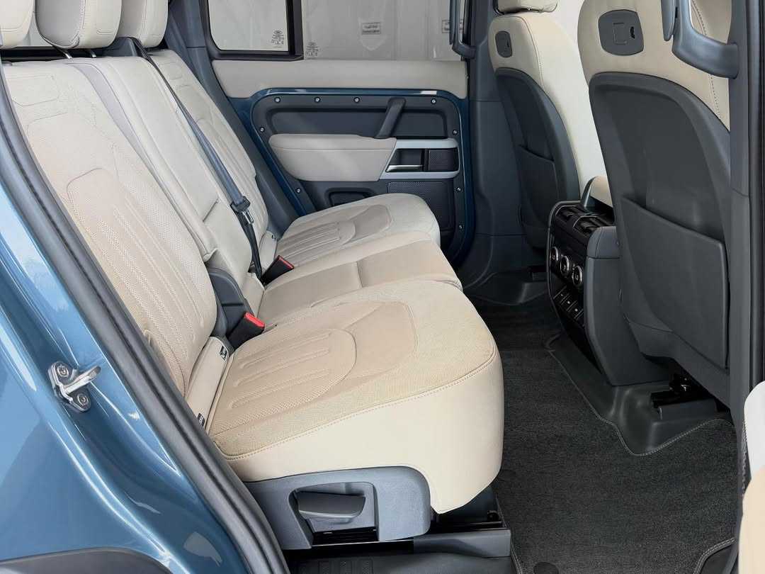 Land Rover Defender 2020