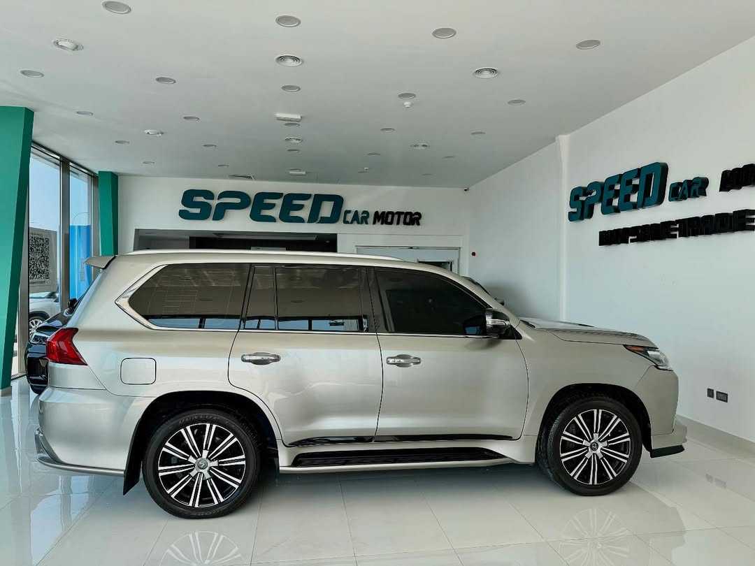 Lexus LX570 2021