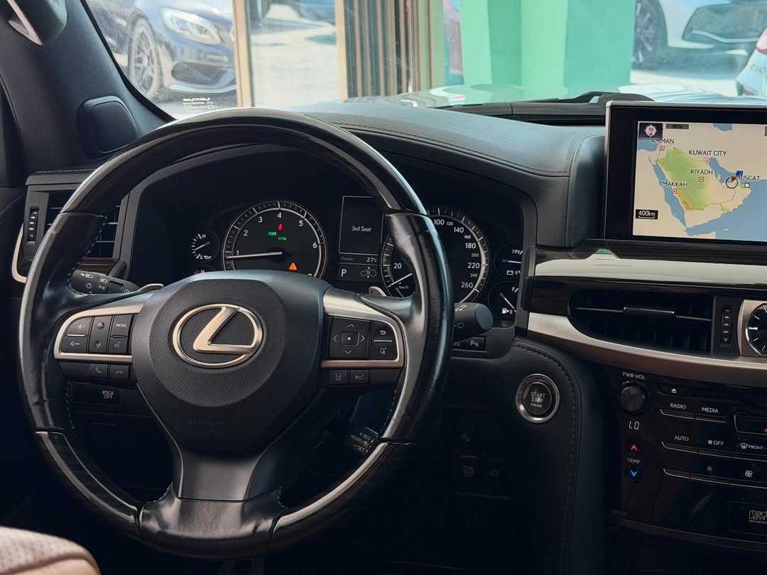 Lexus LX570 2021