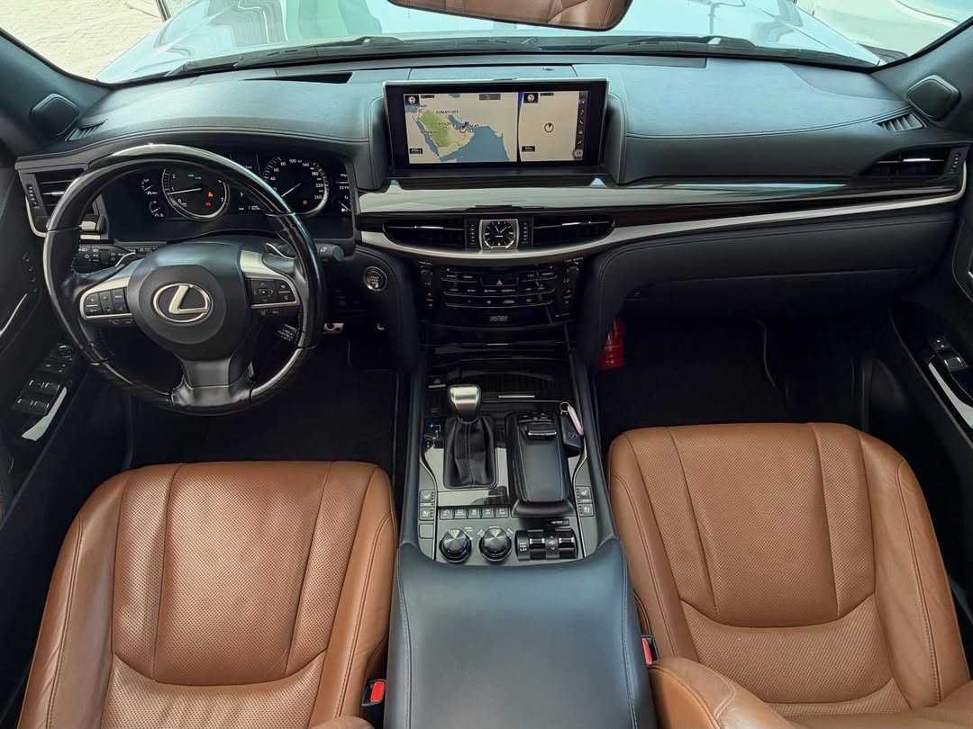 Lexus LX570 2021
