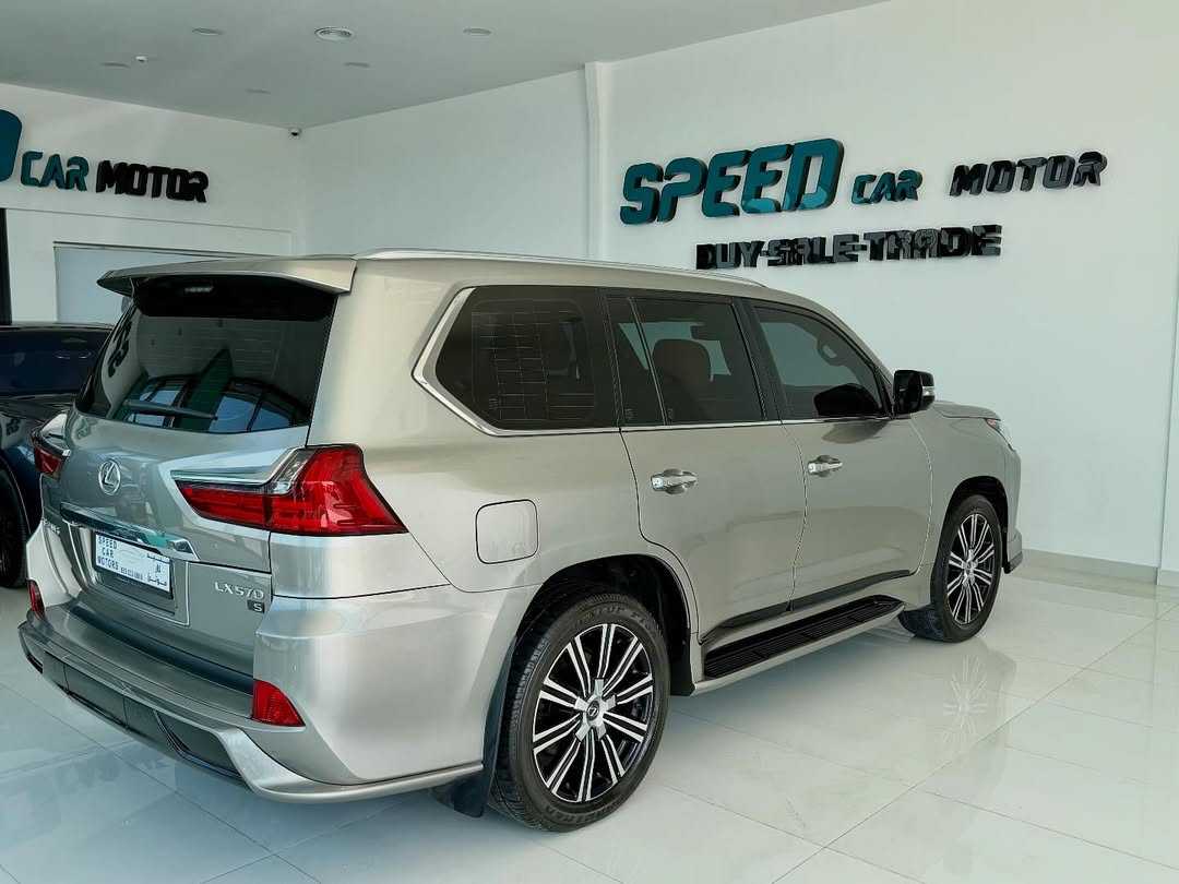 Lexus LX570 2021