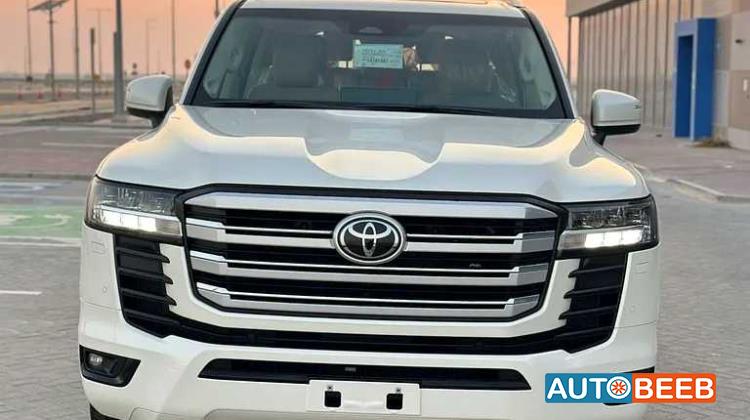 تويوتا لاندكروزر 2025