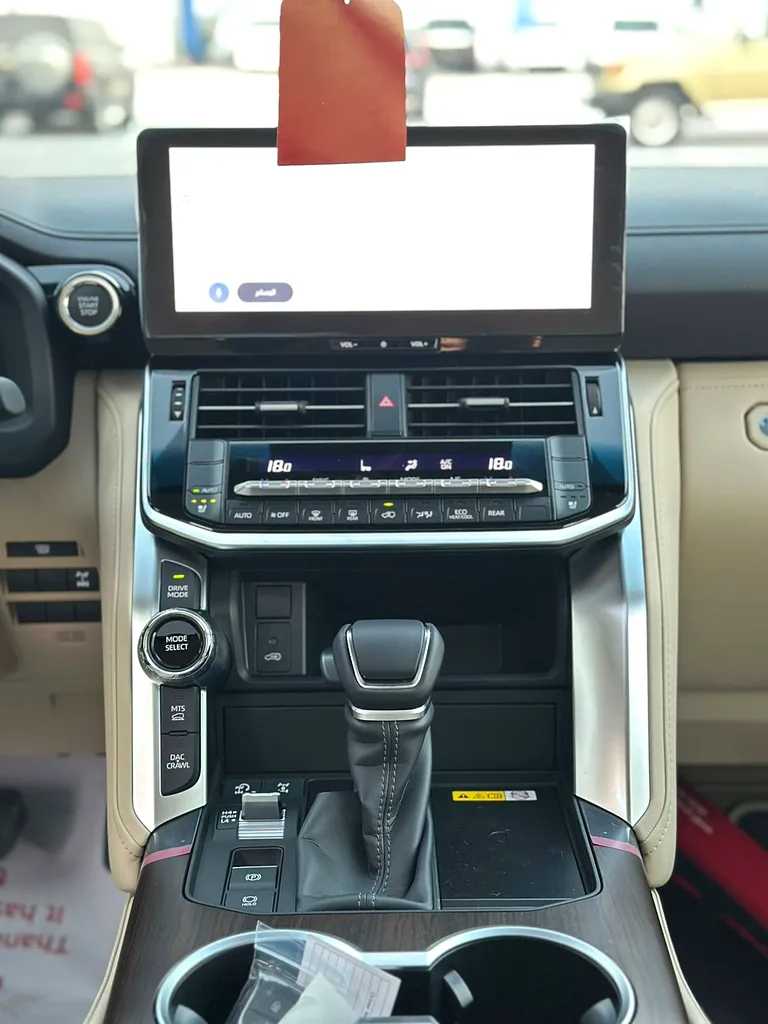 تويوتا لاندكروزر 2025